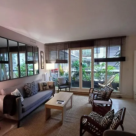 Apartment Centre